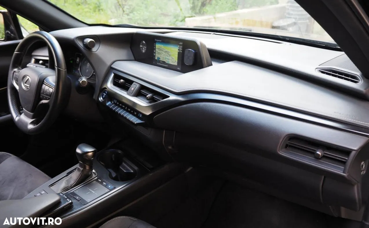 Lexus UX 250h FWD Business - 20