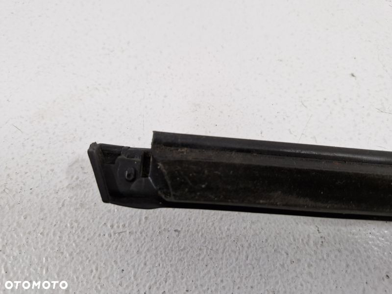 fiat 500x listwa zgarniająca drzwi lewy przód lewa przednia czarna - 8