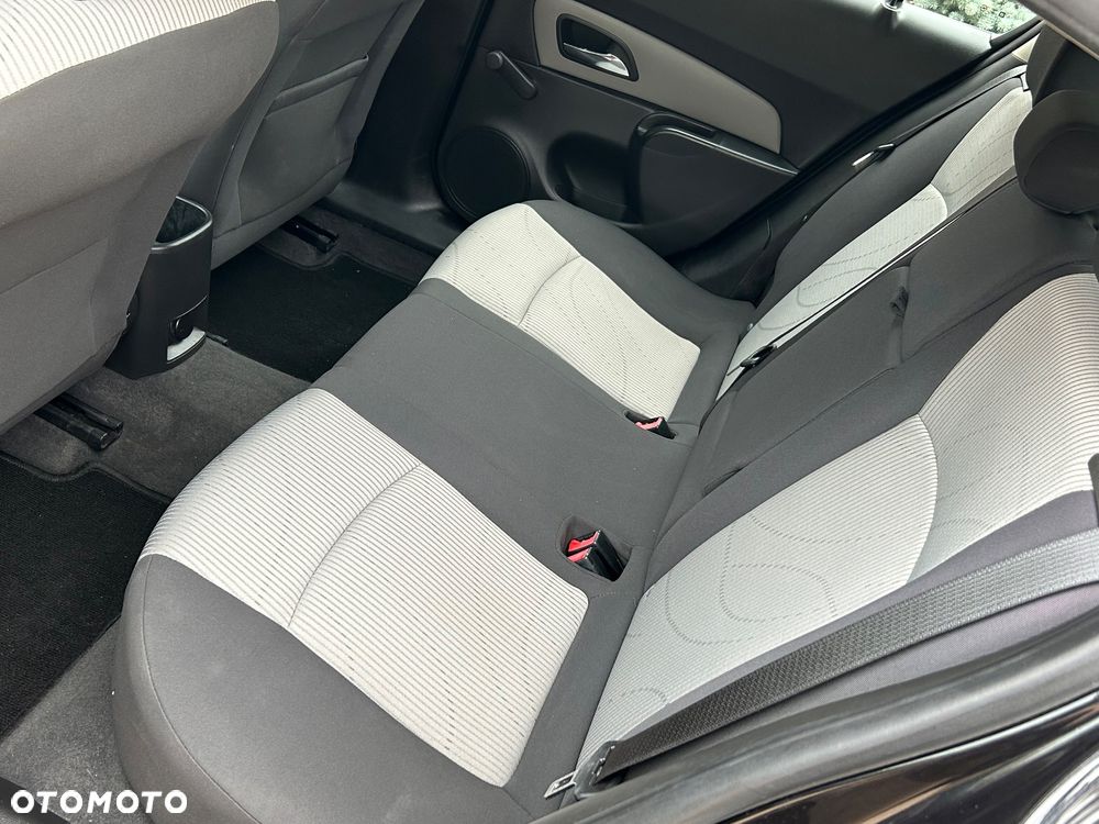 Chevrolet Cruze 1.6 LS+ - 13