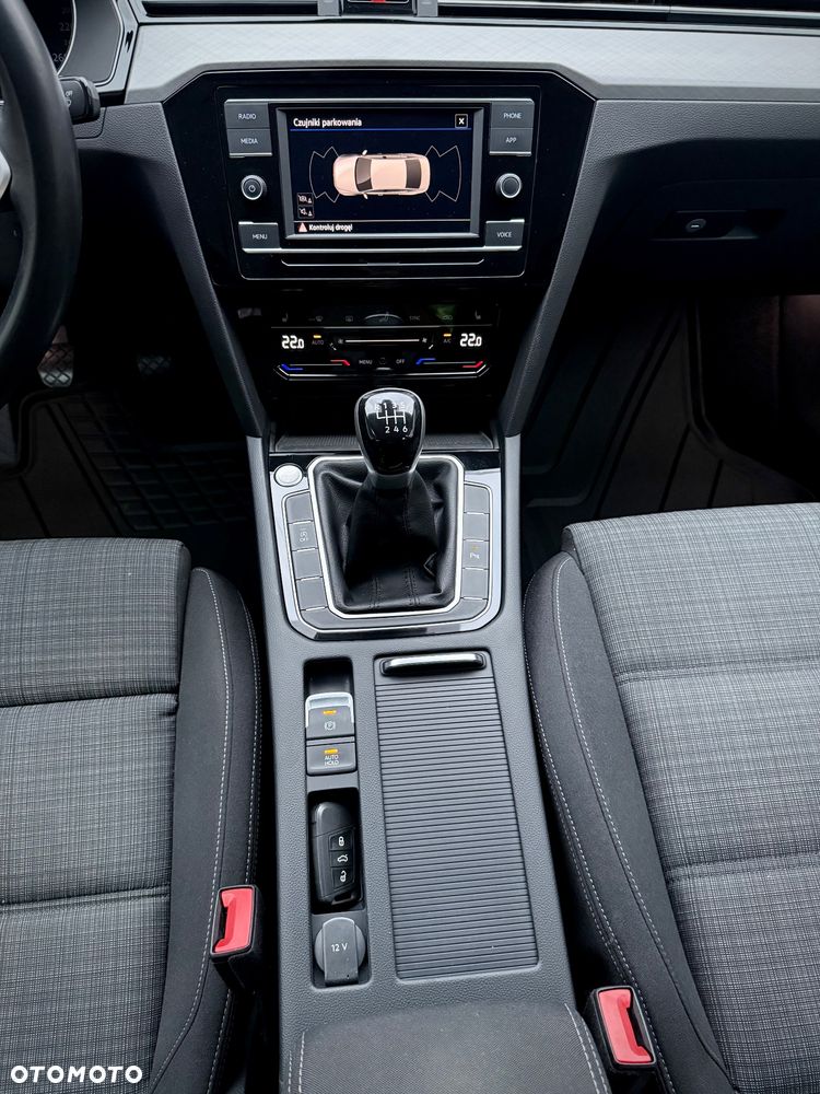 Volkswagen Passat 1.5 TSI EVO Business - 9