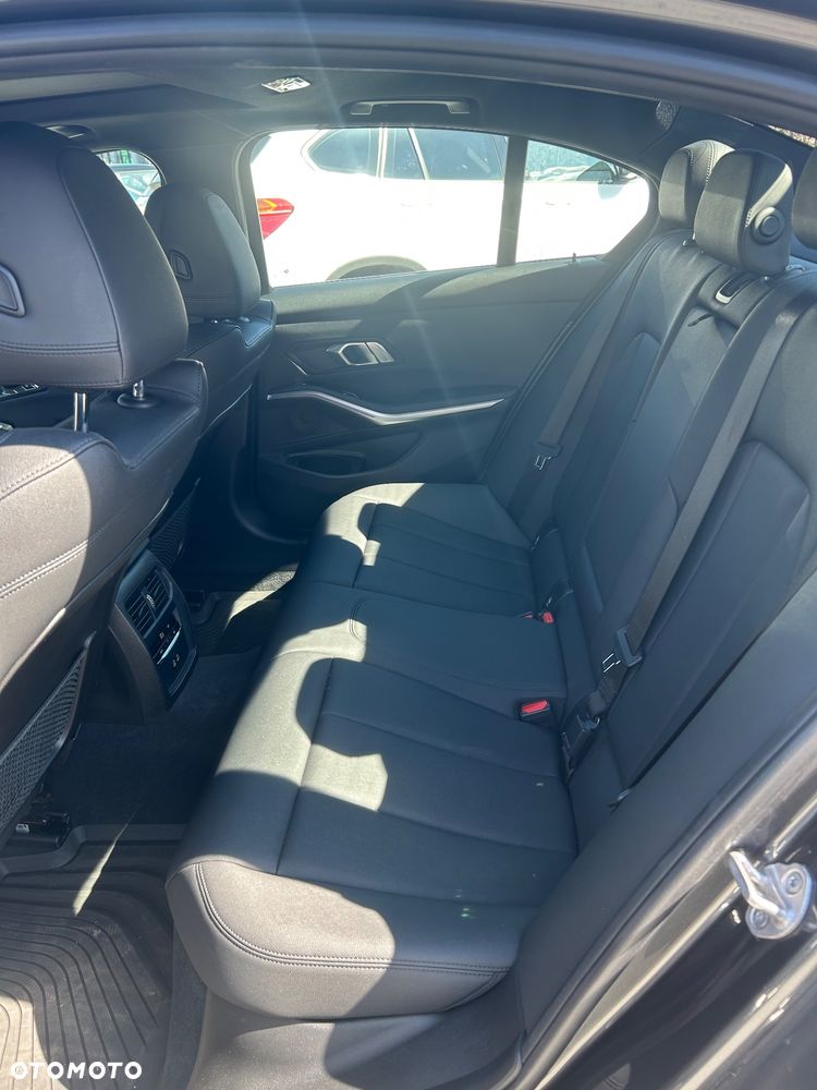 BMW Seria 3 330i M Sport sport - 18