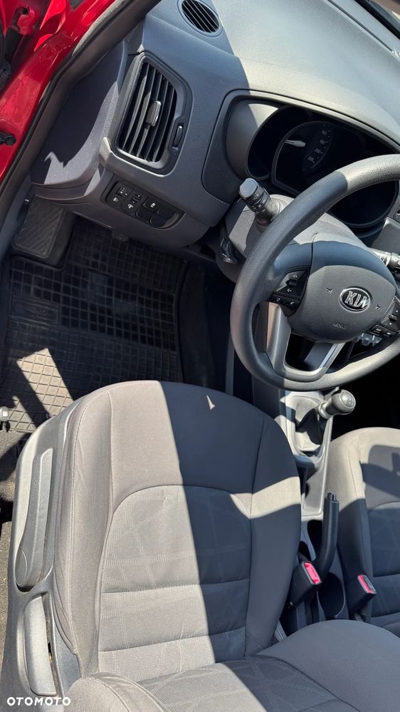 Kia Rio 1.2 L - 24