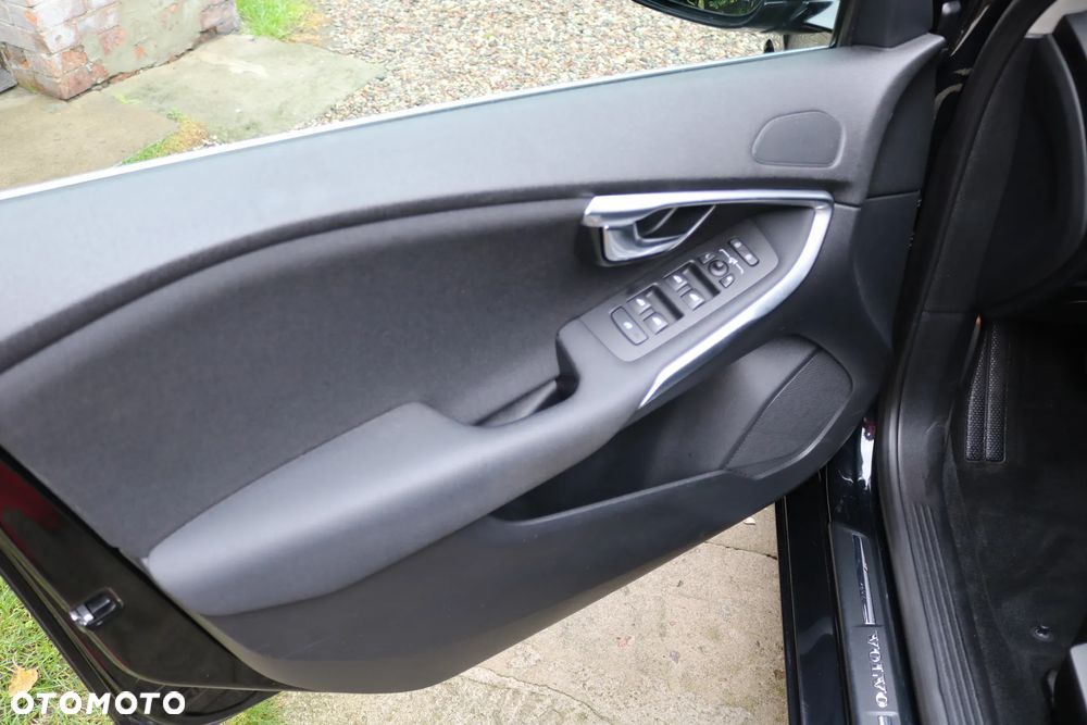 Volvo V40 D4 Drive-E Momentum - 4