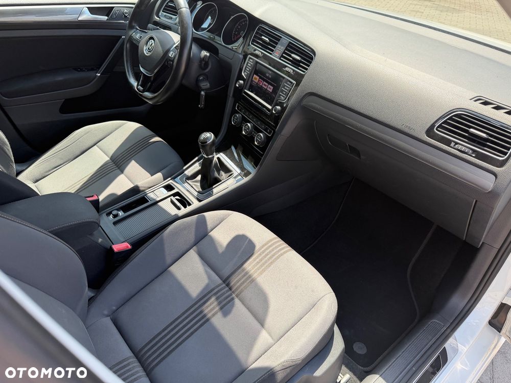 Volkswagen Golf - 24