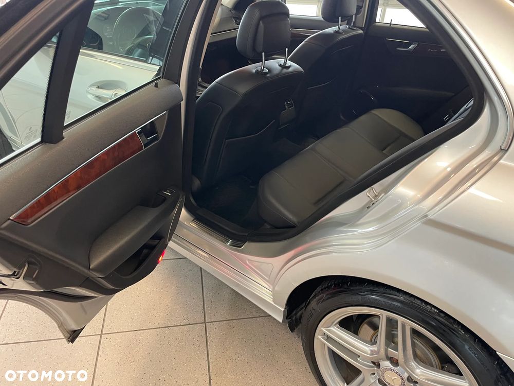 Mercedes-Benz Klasa C 300 4Matic 7G-TRONIC - 8
