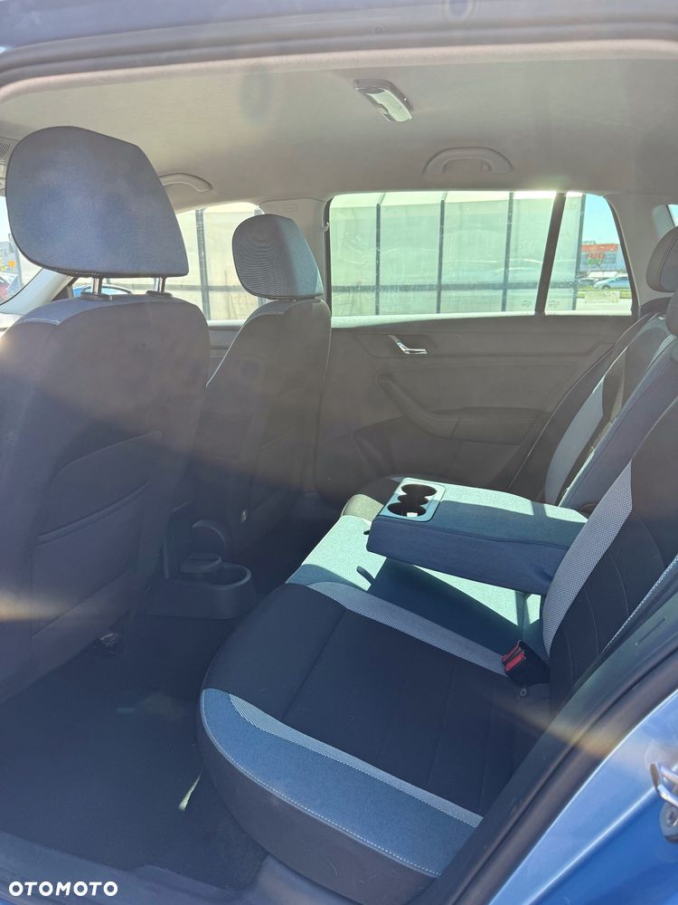 Skoda RAPID 1.2 TSI Ambition - 17