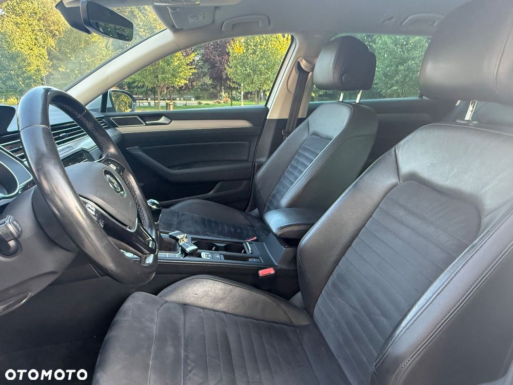 Volkswagen Passat 2.0 TDI SCR Highline - 19