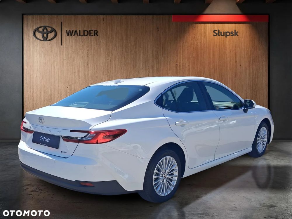 Toyota Camry - 5