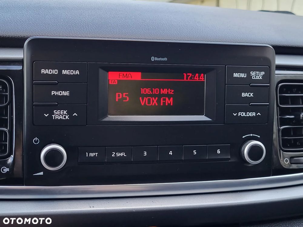 Kia Rio - 12