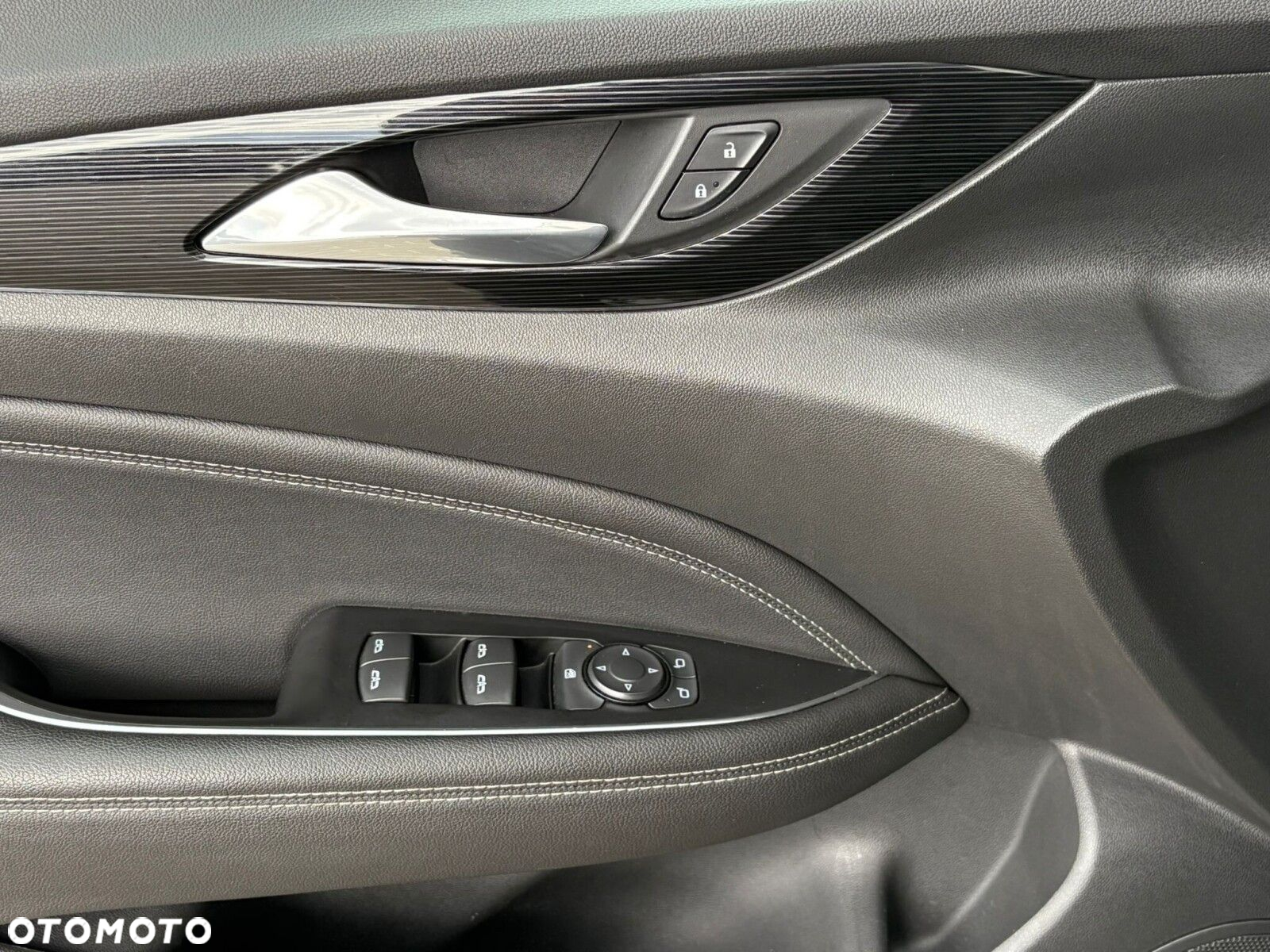 Opel Insignia - 10