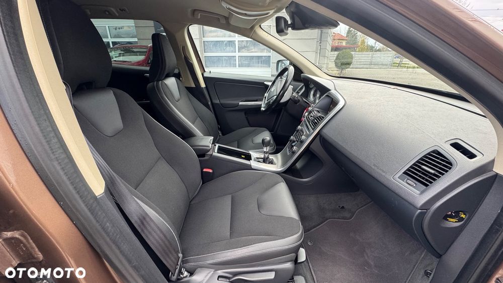 Volvo XC 60 2.4D AWD Momentum - 13