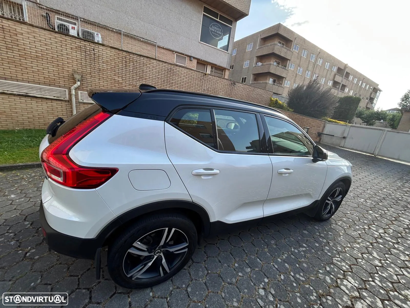 Volvo XC 40 1.5 T5 PHEV R-Design - 4
