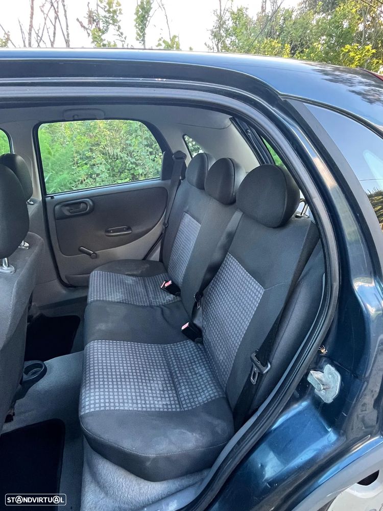 Opel Corsa 1.2 16V Confort - 4
