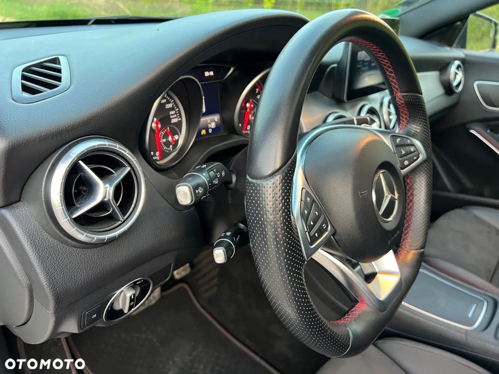 Mercedes-Benz CLA Shooting Brake 180 7G-DCT AMG Line - 10