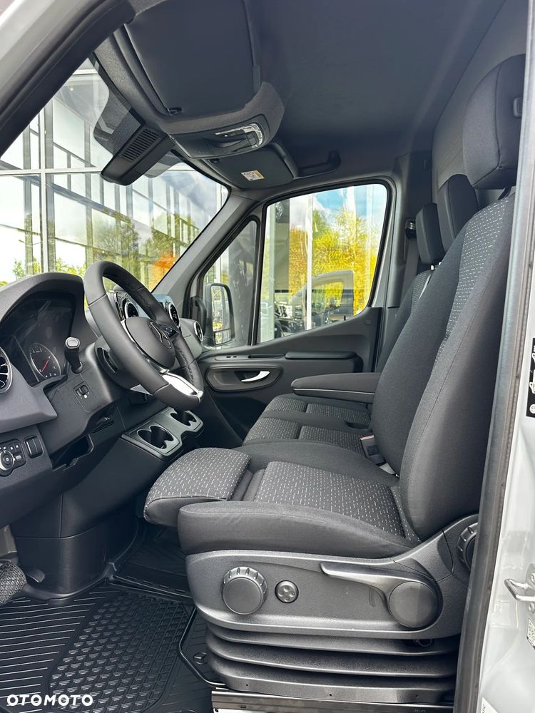 Mercedes-Benz Sprinter - 20
