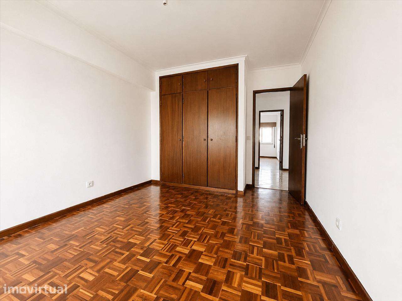 ApartamentoT2 no Carregado | Excelente localização - Grande imagem: 5/12