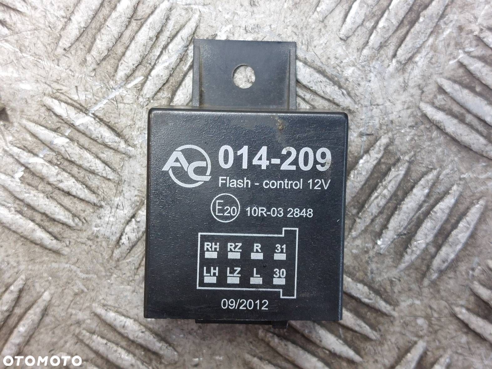 MODUŁ HAKA 014-209 FLASH - CONTROL 12V 10R-032848 - 1