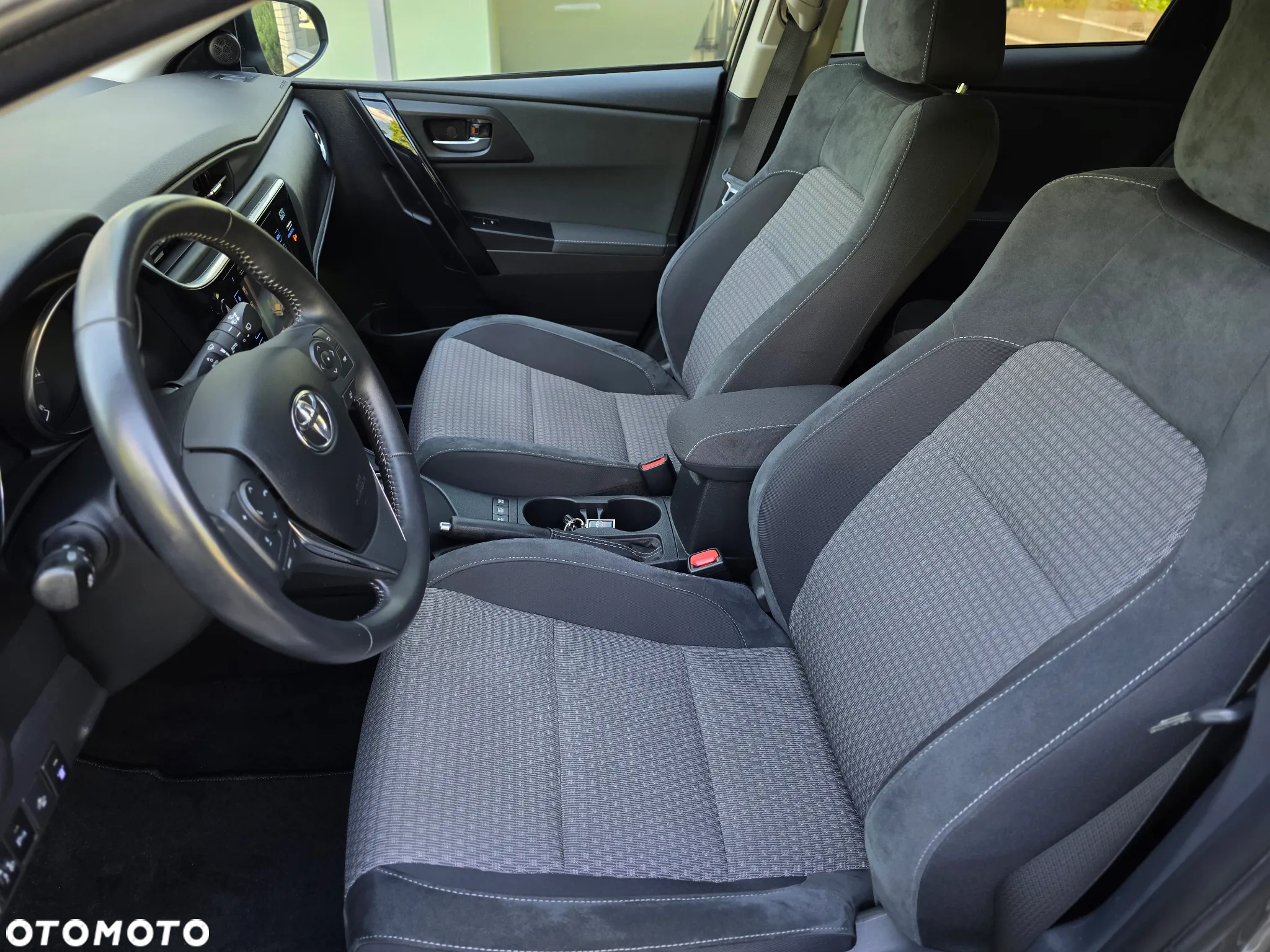 Toyota Auris 1.8 VVT-i Hybrid Automatik Edition S+ - 19