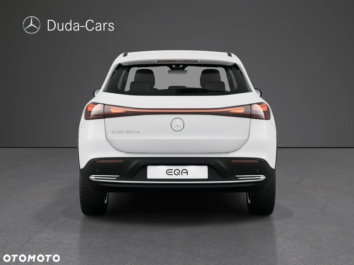 Mercedes-Benz EQA - 5