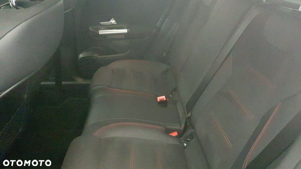 Mercedes-Benz GLA - 16