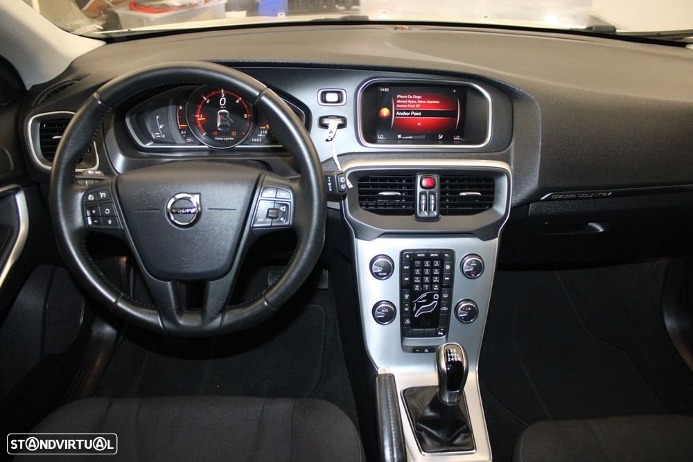 Volvo V40 Cross Country 2.0 D3 Momentum - 9