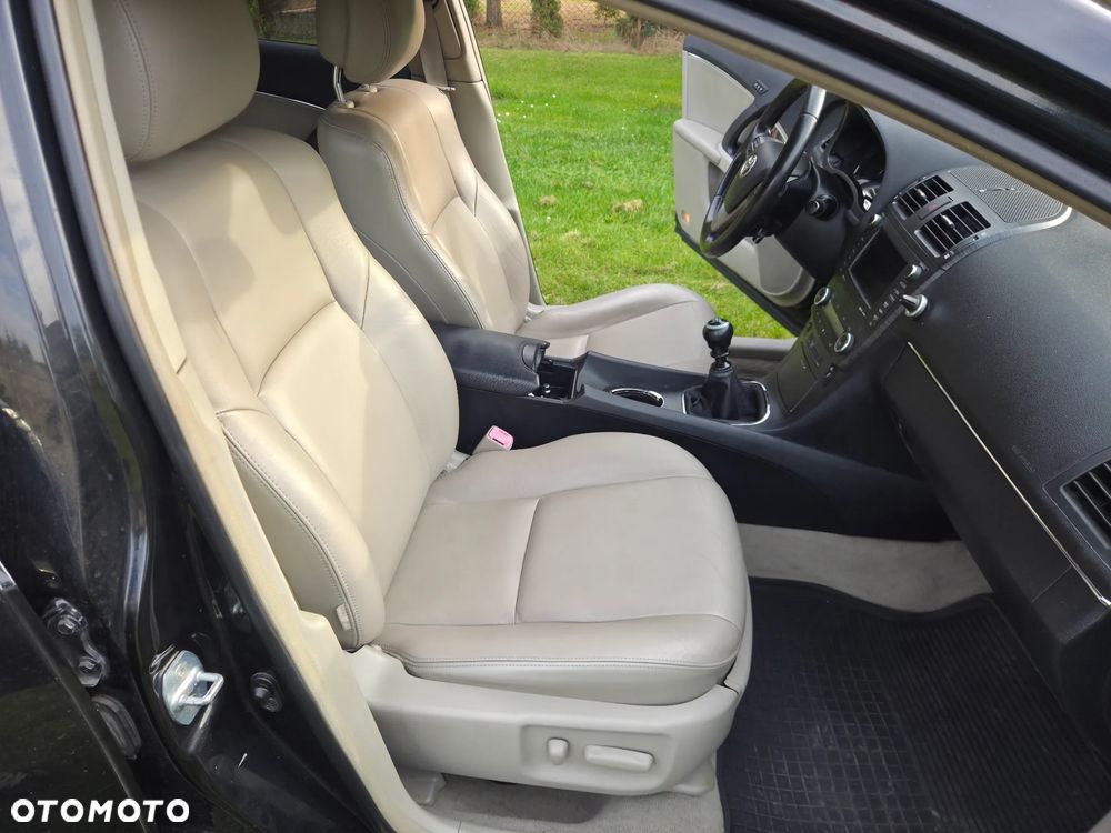 Toyota Avensis - 10