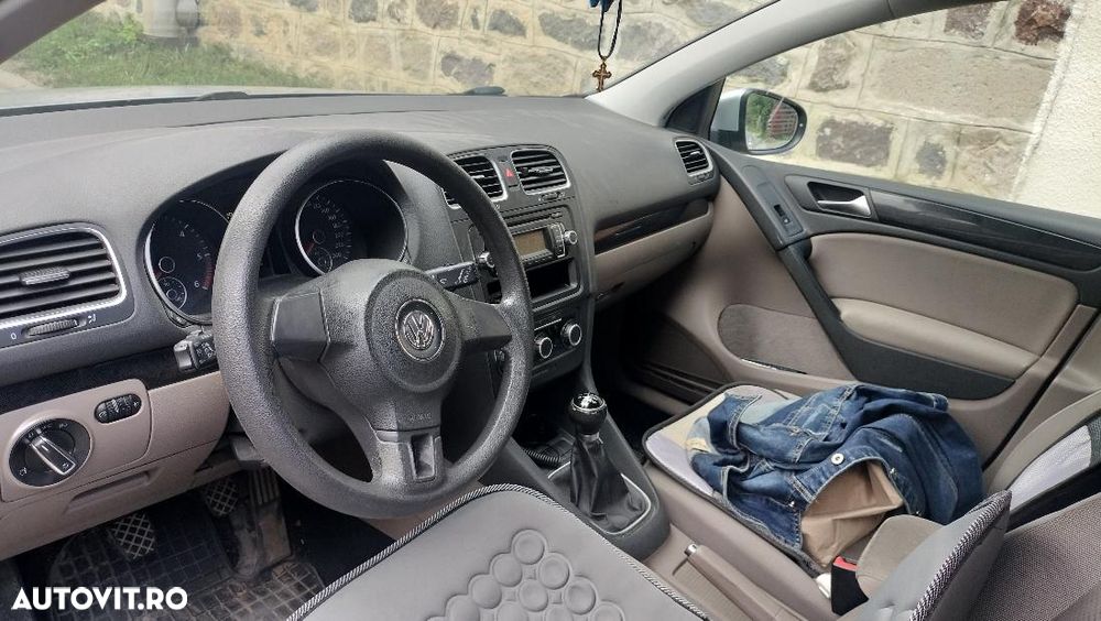 Volkswagen Golf - 6