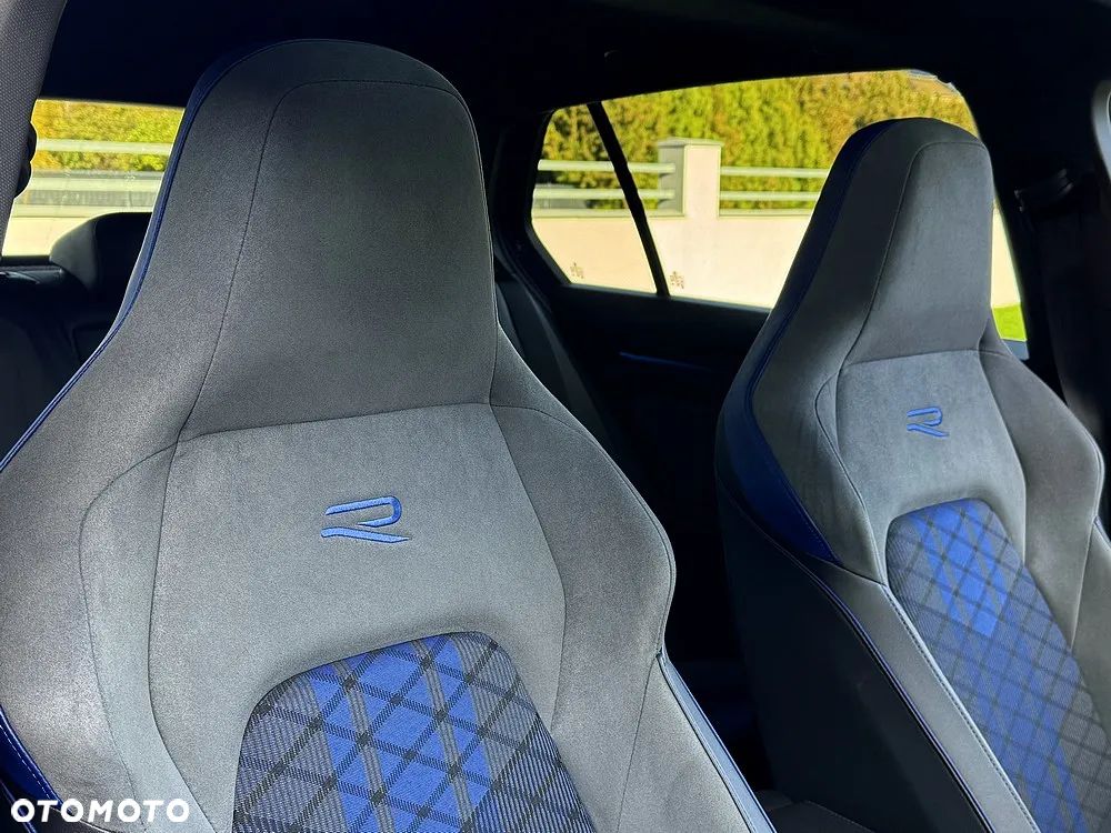 Volkswagen Golf VIII 2.0 TSI 4Motion R DSG - 39