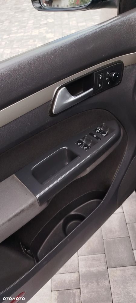 Volkswagen Touran 1.9 TDI Conceptline - 16