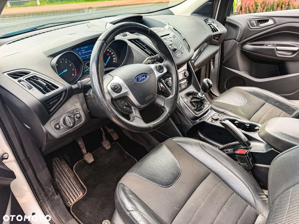 Ford Kuga 1.5 EcoBoost 2x4 Titanium - 6