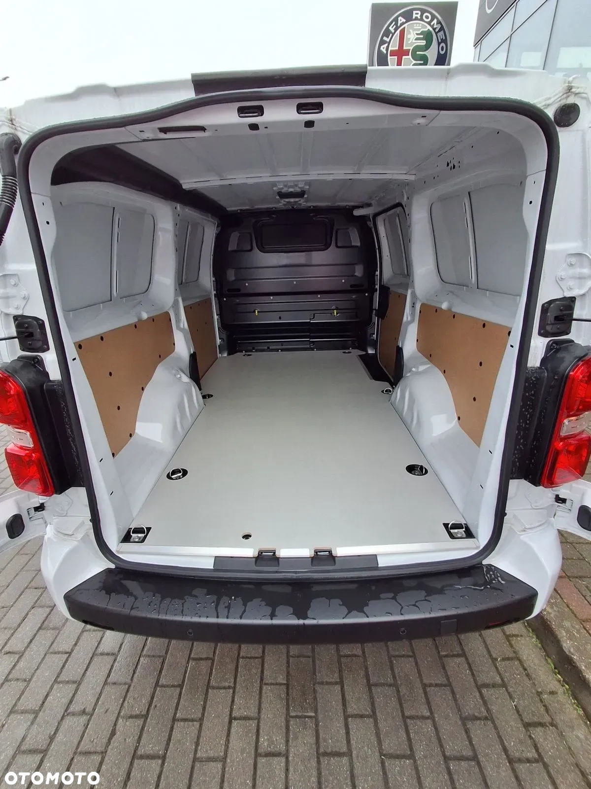 Opel E-Vivaro - 7