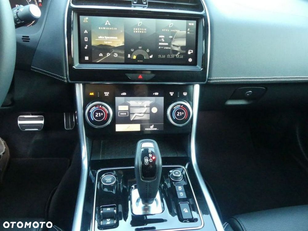 Jaguar XE 2.0 T AWD R-Sport - 9