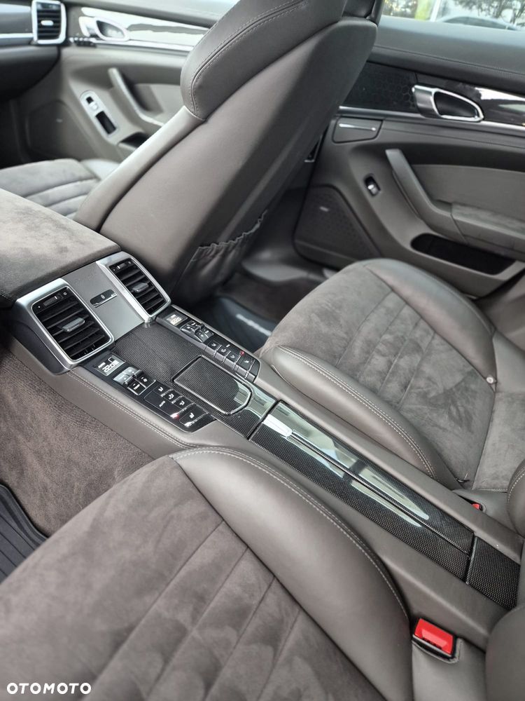 Porsche Panamera GTS PDK - 14