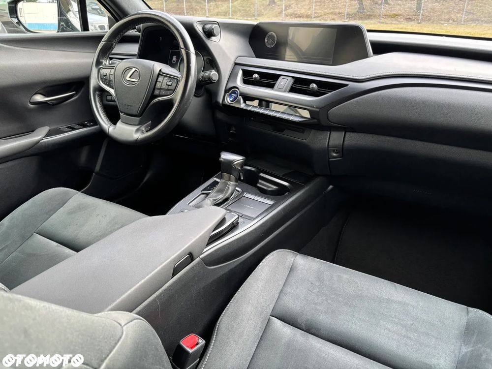 Lexus UX - 12