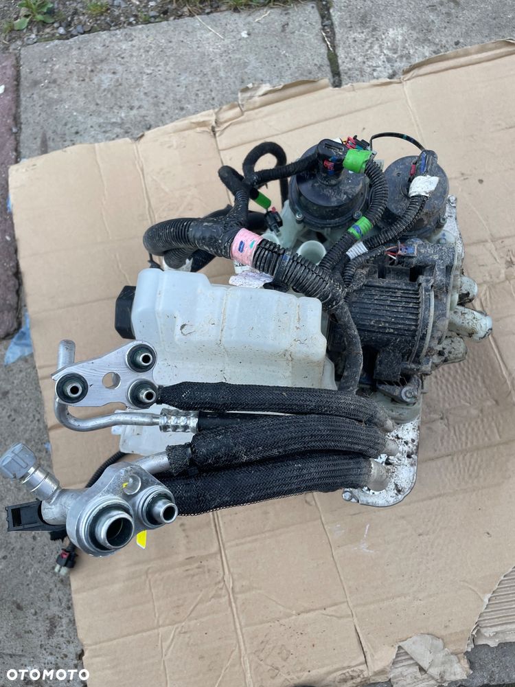 REZONATOR OPARÓW LEXUS NX300H 2014-2021