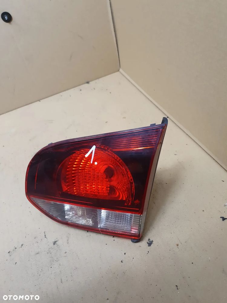 . LAMPA PRAWA W KLAPE VOLKSWAGEN GOLF 6 - 3