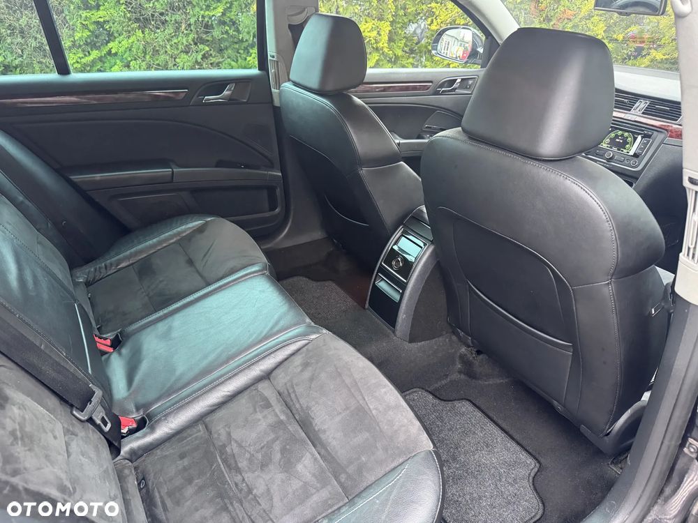 Skoda Superb 2.0 TDI DSG Exclusive - 16