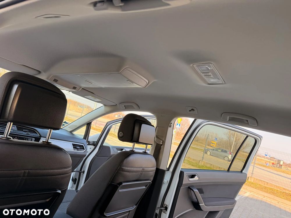 Volkswagen Touran 1.6 TDI SCR (BlueMotion Technology) DSG Trendline - 15