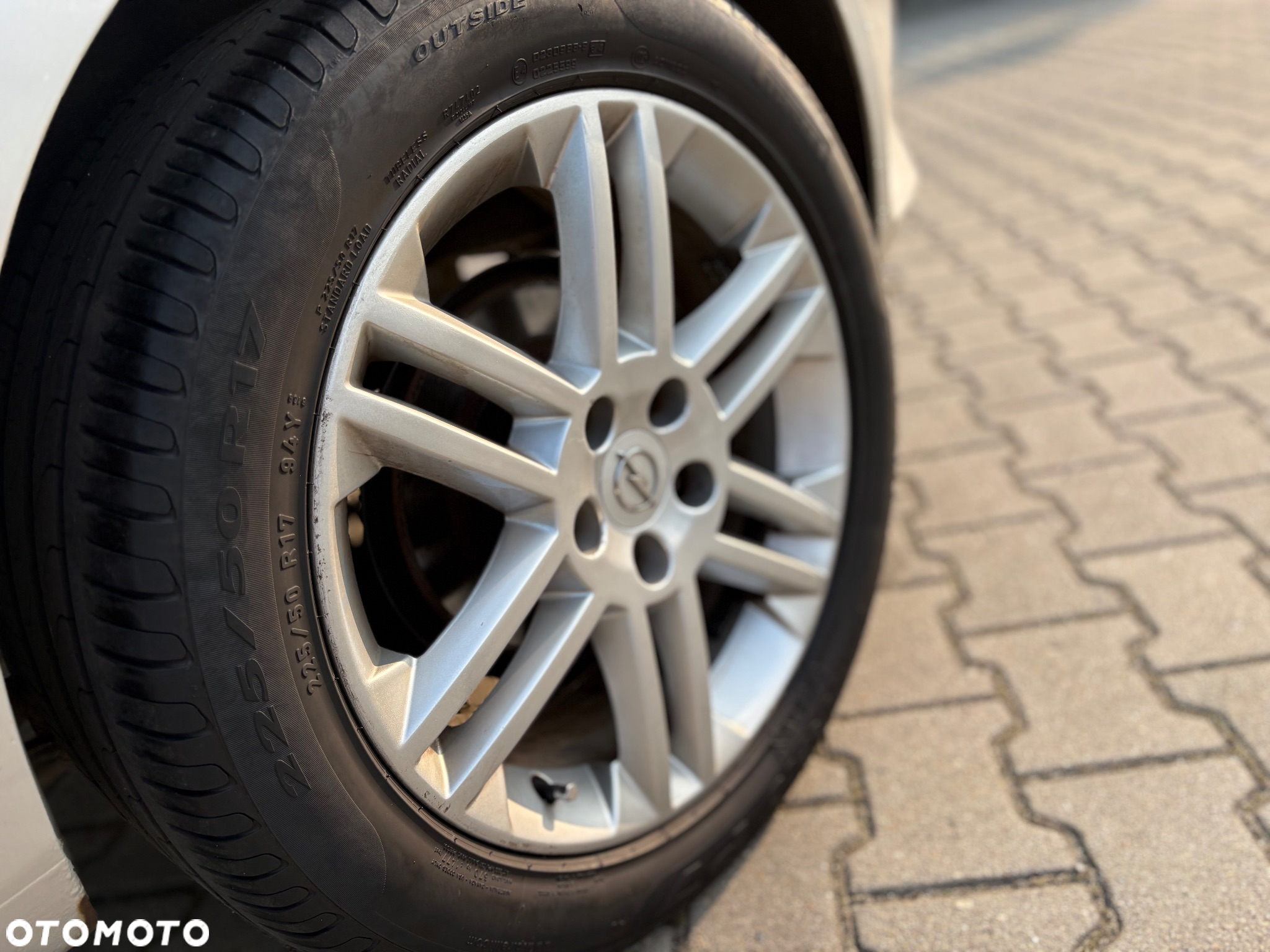 Opel Astra GTC 1.6 Sport - 25