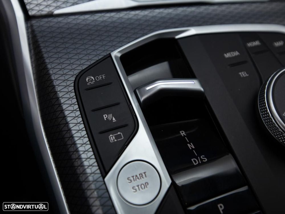 BMW 330 e Pack Desportivo M Auto - 21