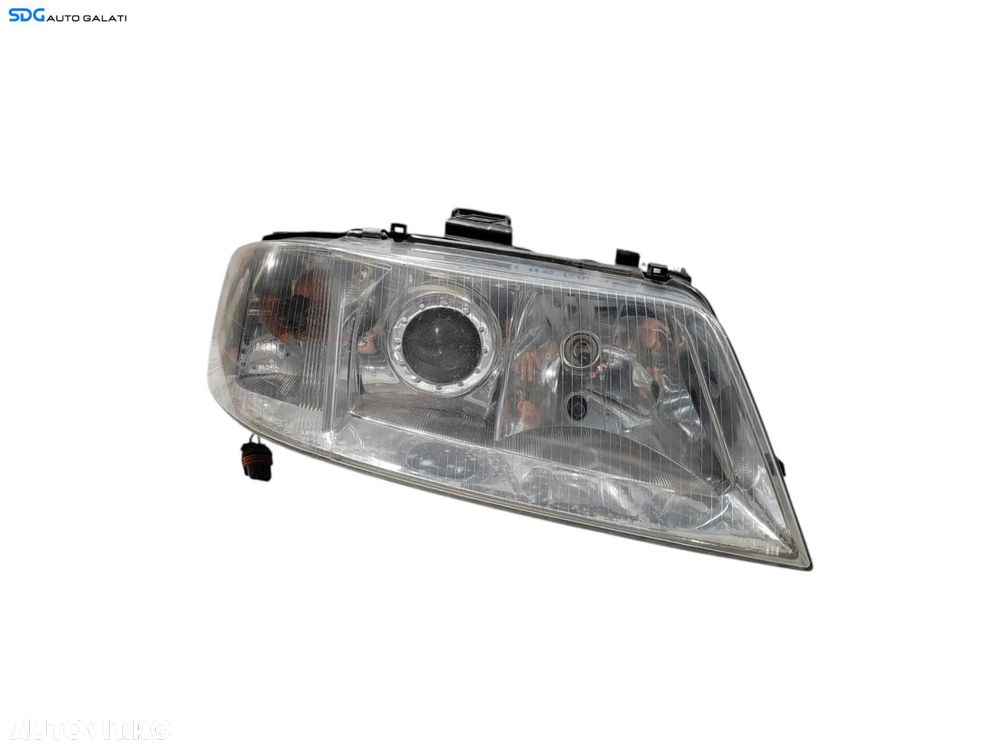 Far Dreapta cu Lupa si Xenon Audi A6 C5 1997 - 2004 Cod 08141102R 084461113R (Xenon Aftermarket si Ureche Lipsa) [L6248] - 2