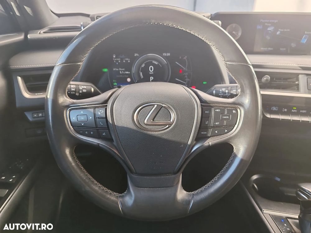 Lexus UX 250h FWD Executive - 13