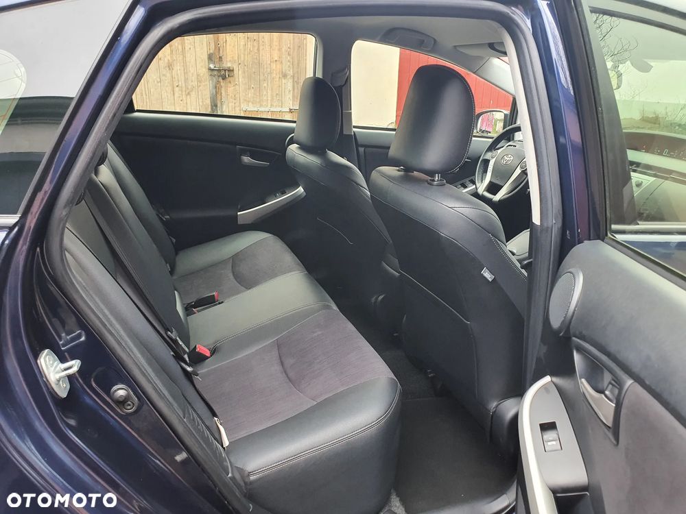 Toyota Prius (Hybrid) - 13