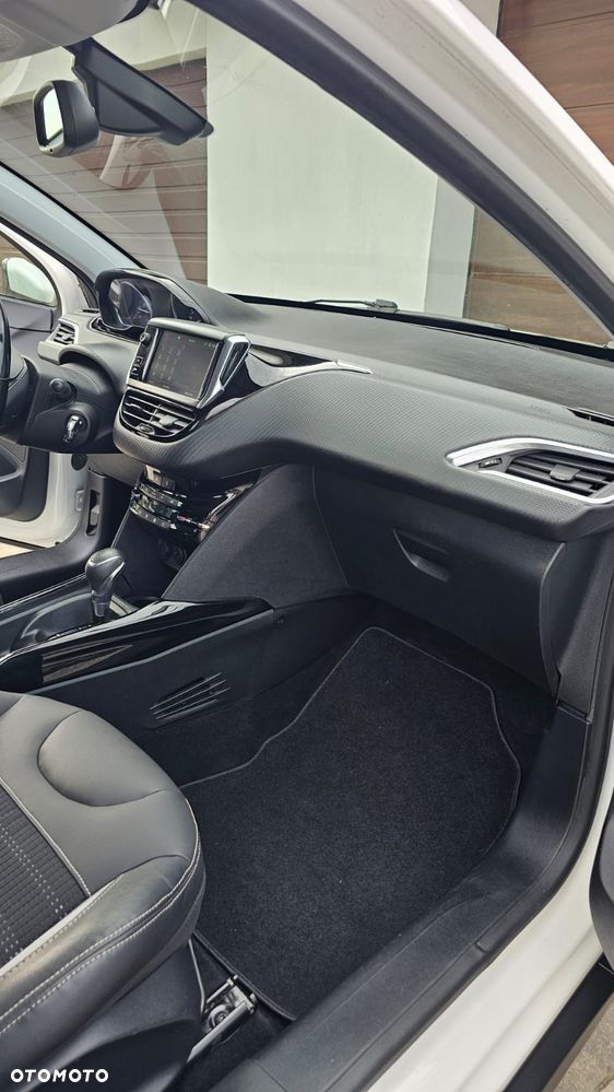 Peugeot 2008 1.2 Pure Tech GPF Allure S&S EAT6 - 11