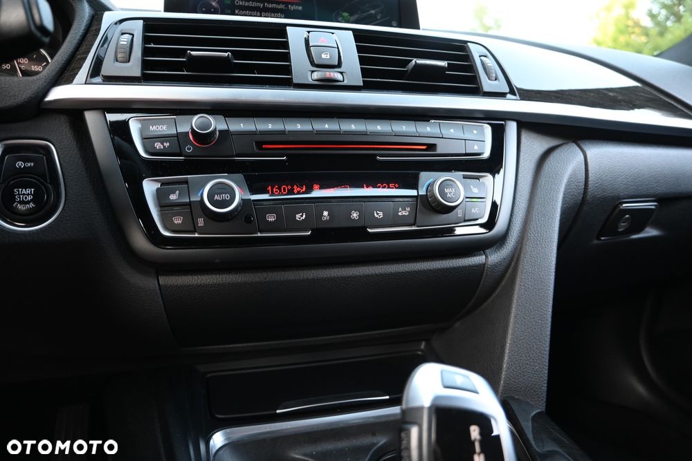 BMW Seria 3 320d Sport-Aut Luxury Line - 29