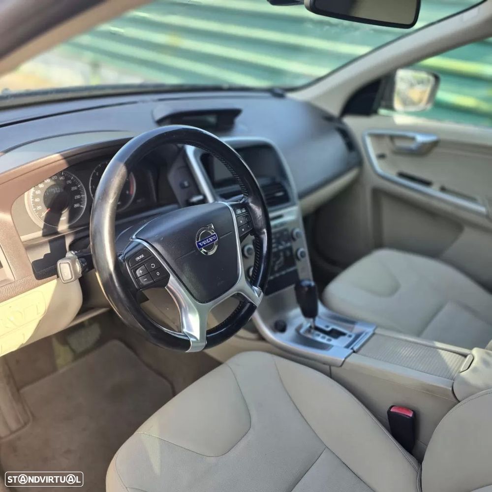 Volvo XC 60 2.4 D Momentum Geartronic - 16