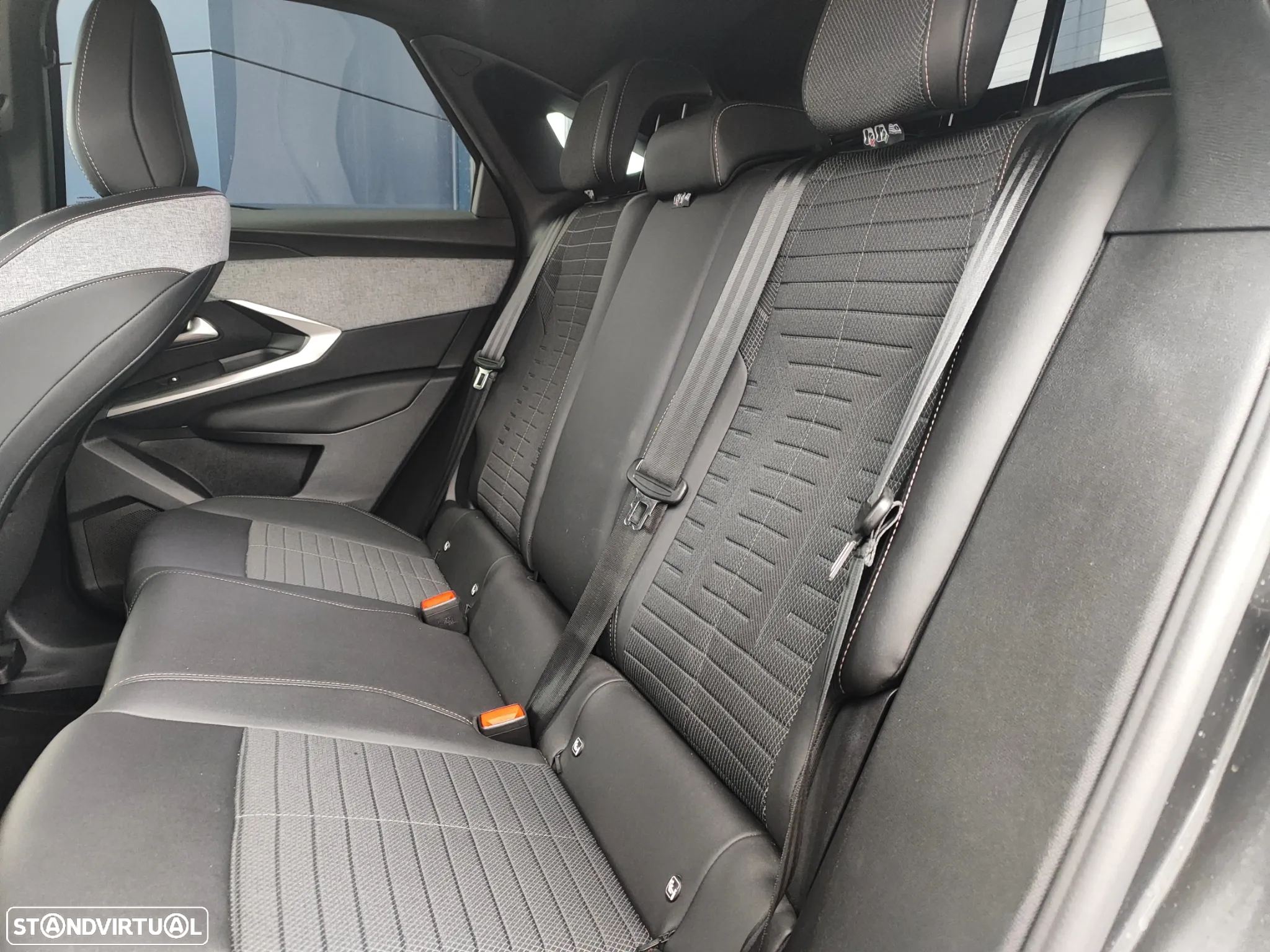 Peugeot 3008 1.2 Hybrid Allure e-DCS6 - 19