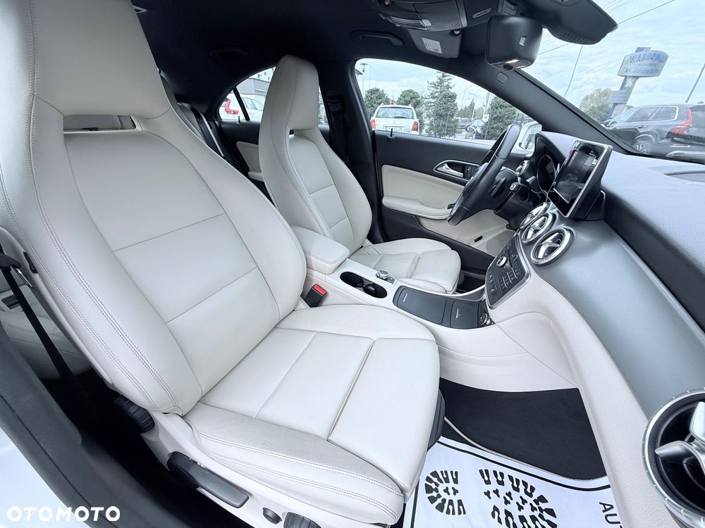 Mercedes-Benz CLA - 33