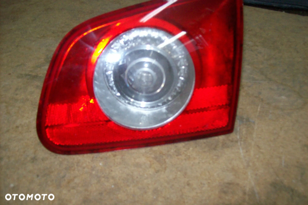 LAMPA TYLNA PRAWA  W KLAPE VW PASSAT B6