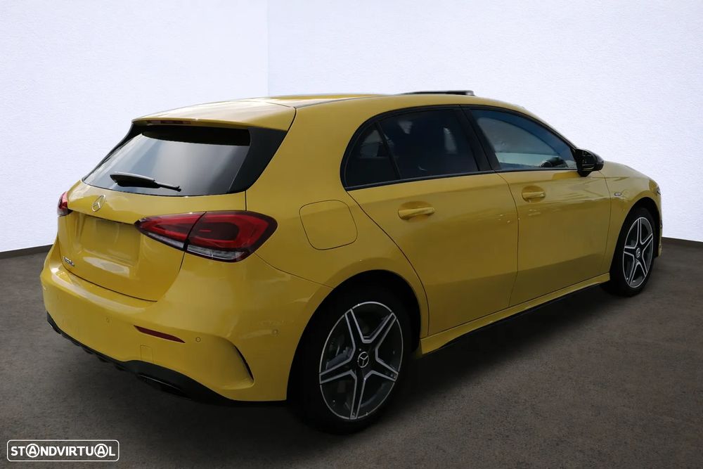 Mercedes-Benz A 250 e AMG Line - 4